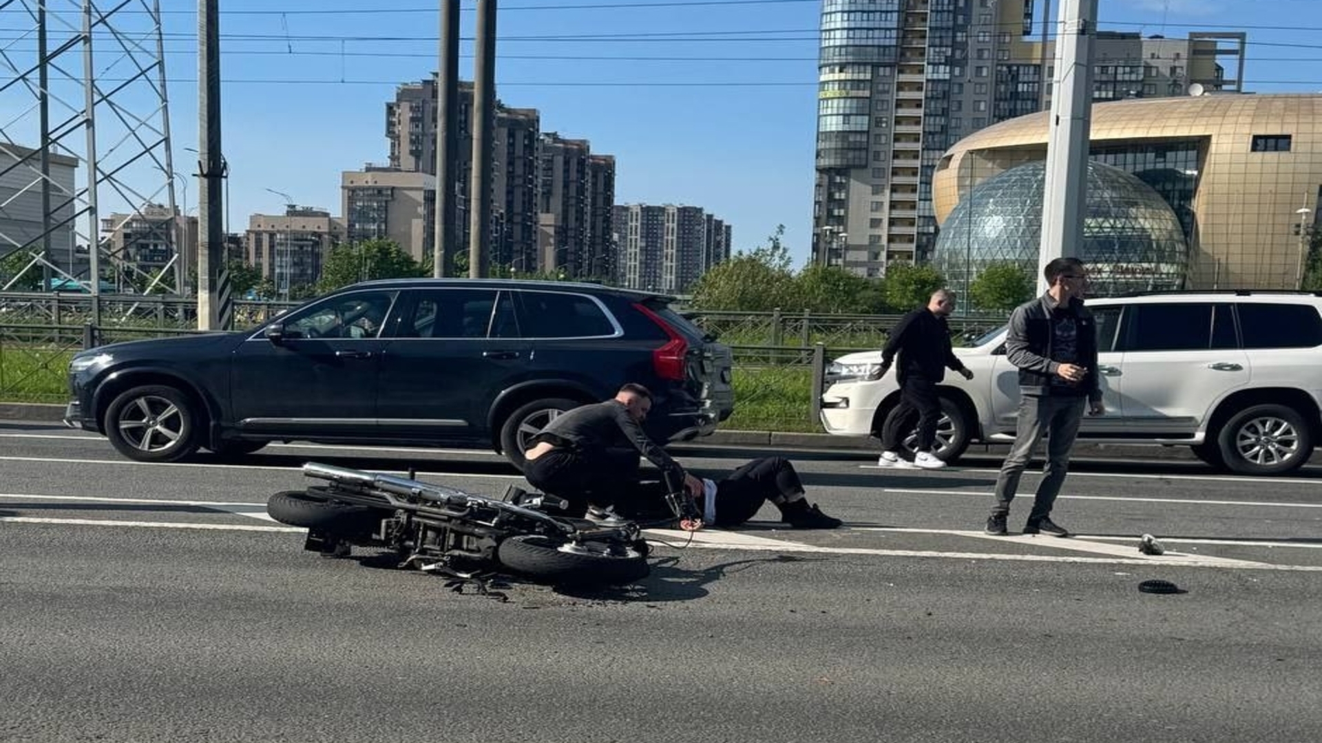 Стало известно о состоянии пострадавшего в ДТП с «Ролс-Ройсом» мотоциклиста
