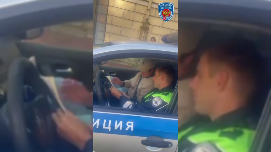 Водителя автобуса в Петербурге оштрафовали на 1,5 тысячи за просмотр сериалов за рулем