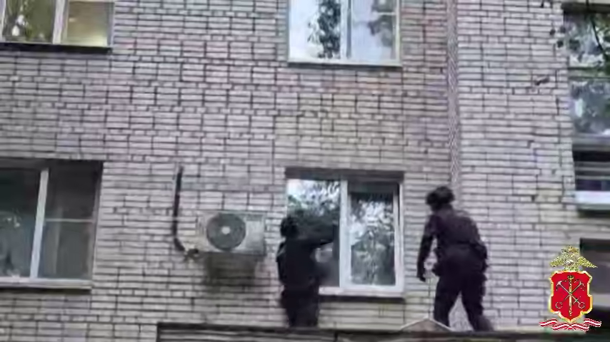 Полиция изъяла 3 килограмма наркотиков у семьи в Ленобласти