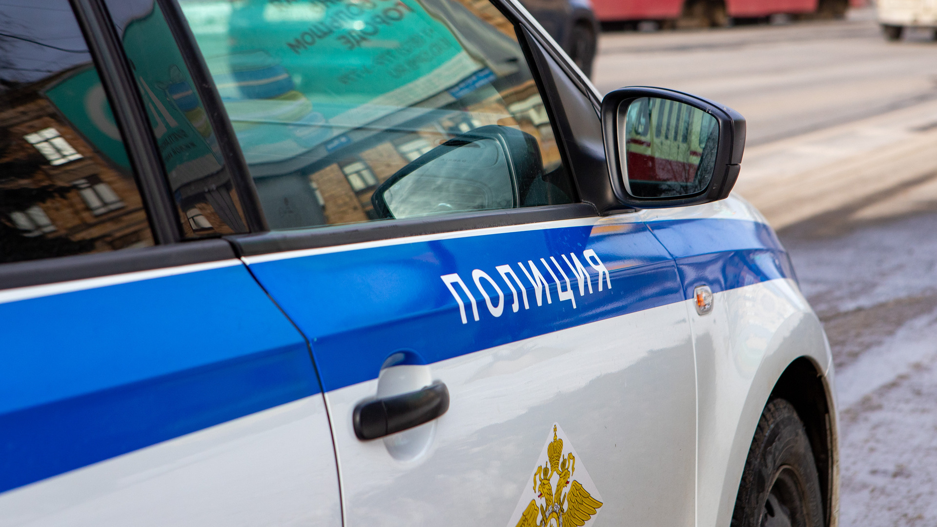 Полиция Петербурга разыскивает подростка, выстрелившего в спину 14-летней девочке