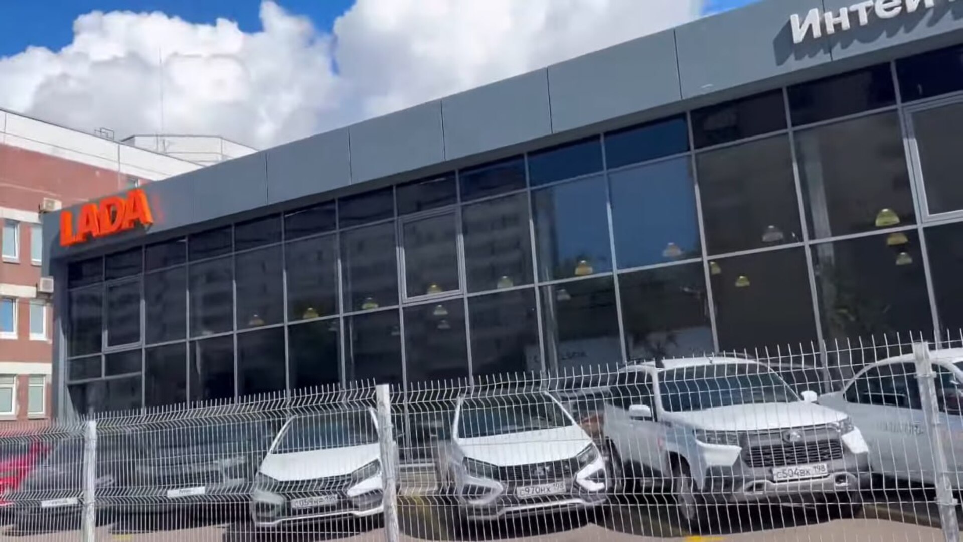 Новый хозяин старейшего в Петербурге дилера LADA хочет продавать до 1,5 тысячи машин ежегодно