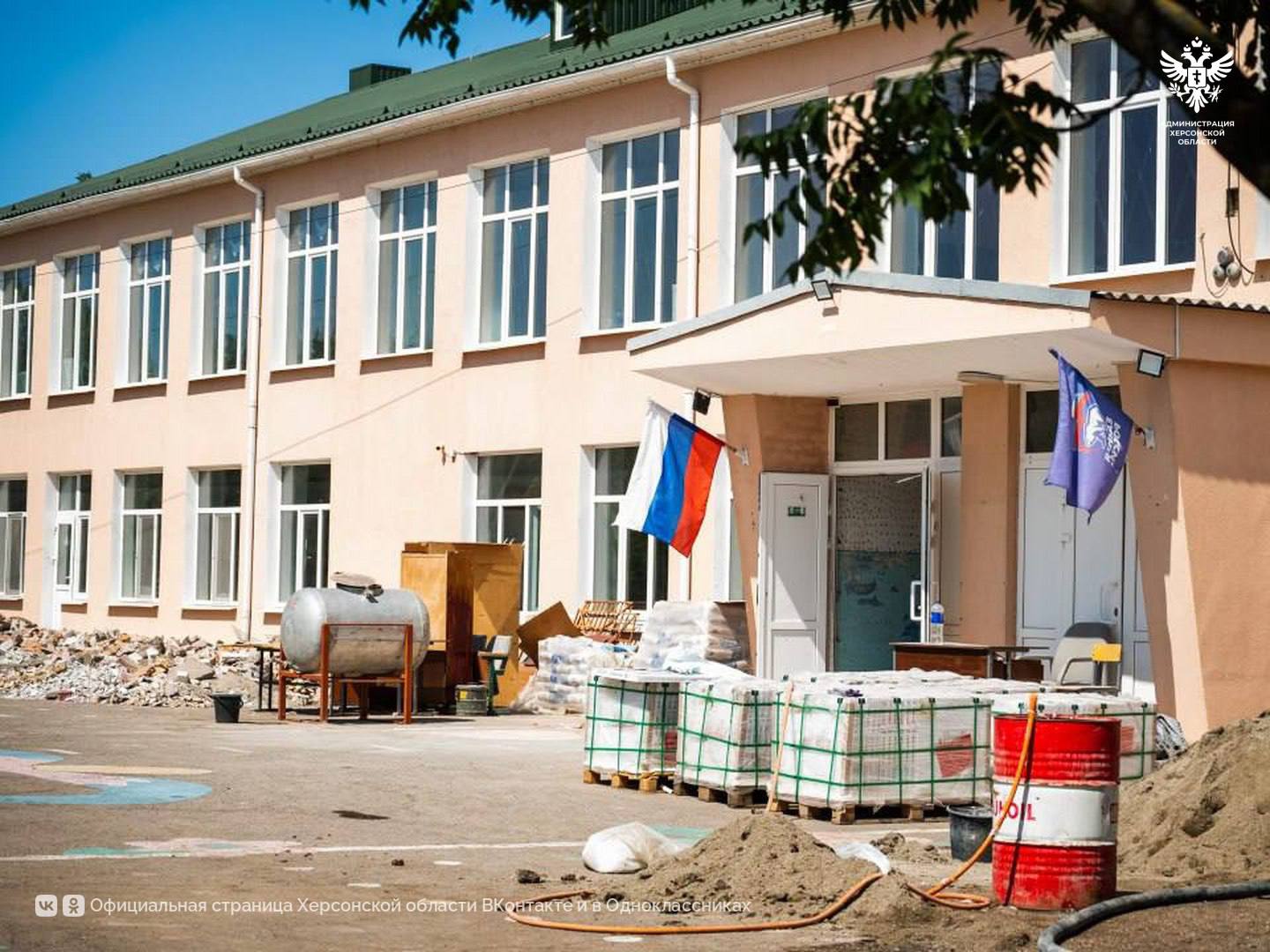 Сальдо проверил ход ремонта в Тавричанской школе
