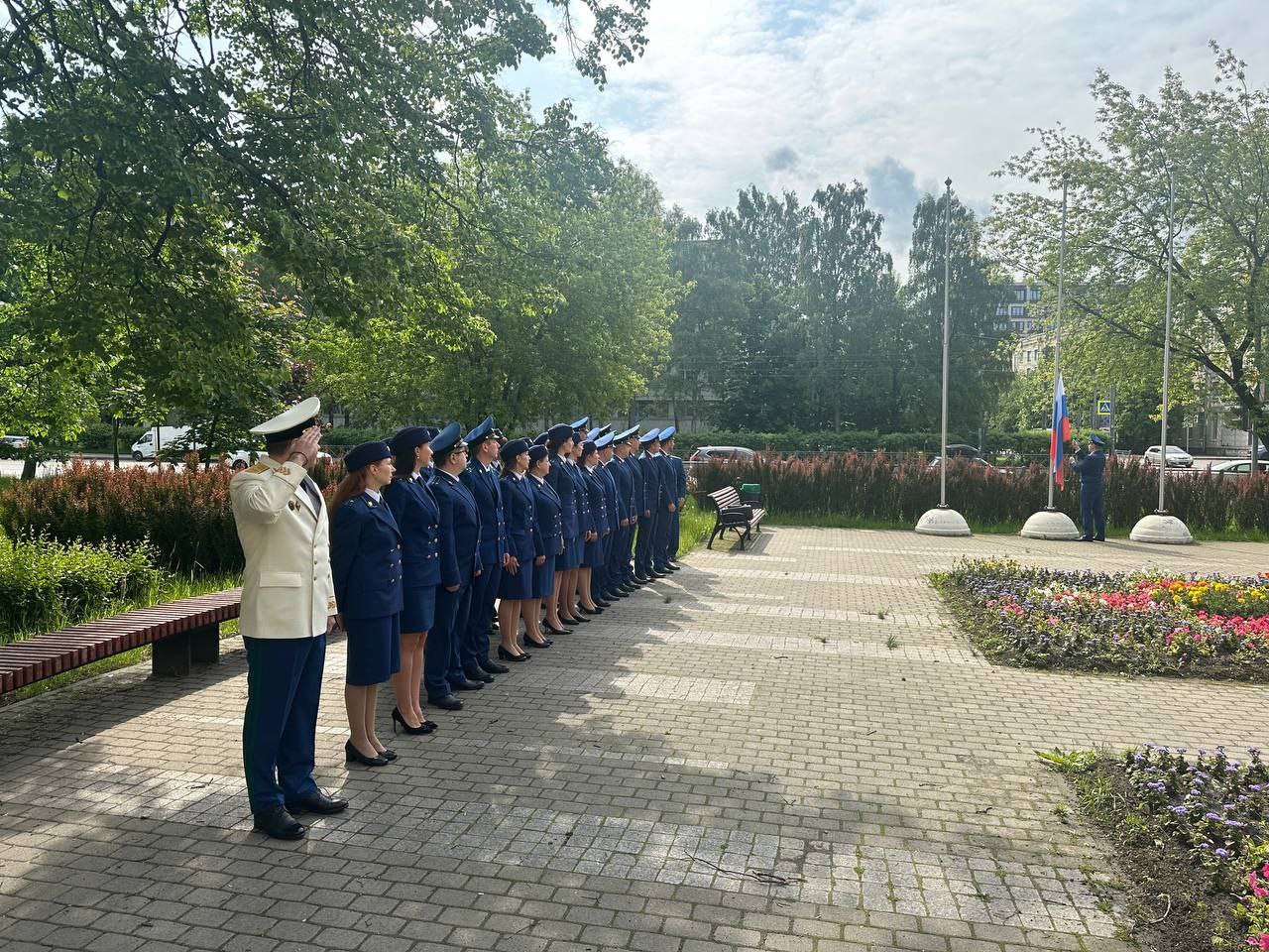 Сергей Жуковский принял участие в церемонии поднятия флага в честь Дня России