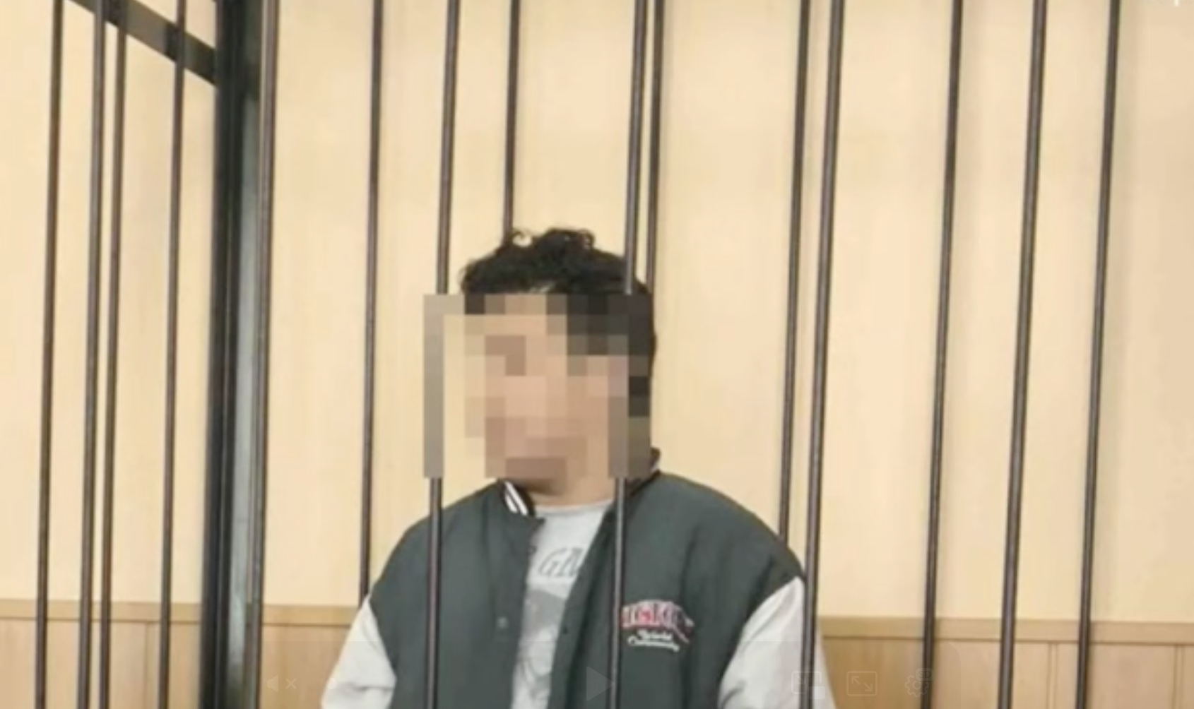 Суд в Петербурге избрал меру пресечения подростку по делу о поджоге машины
