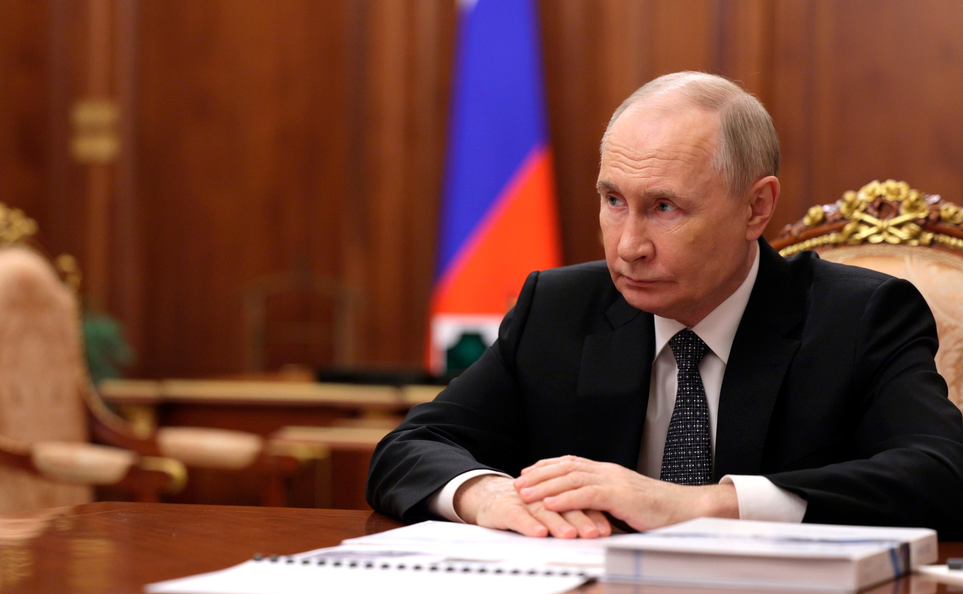 Путин проводит совещание по вопросам экономики в первый день ПМЭФ