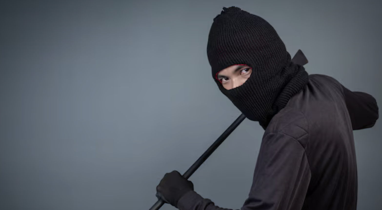 Группа грабителей из Петербурга скрывала следы в носках: прокуратура направила дело в суд