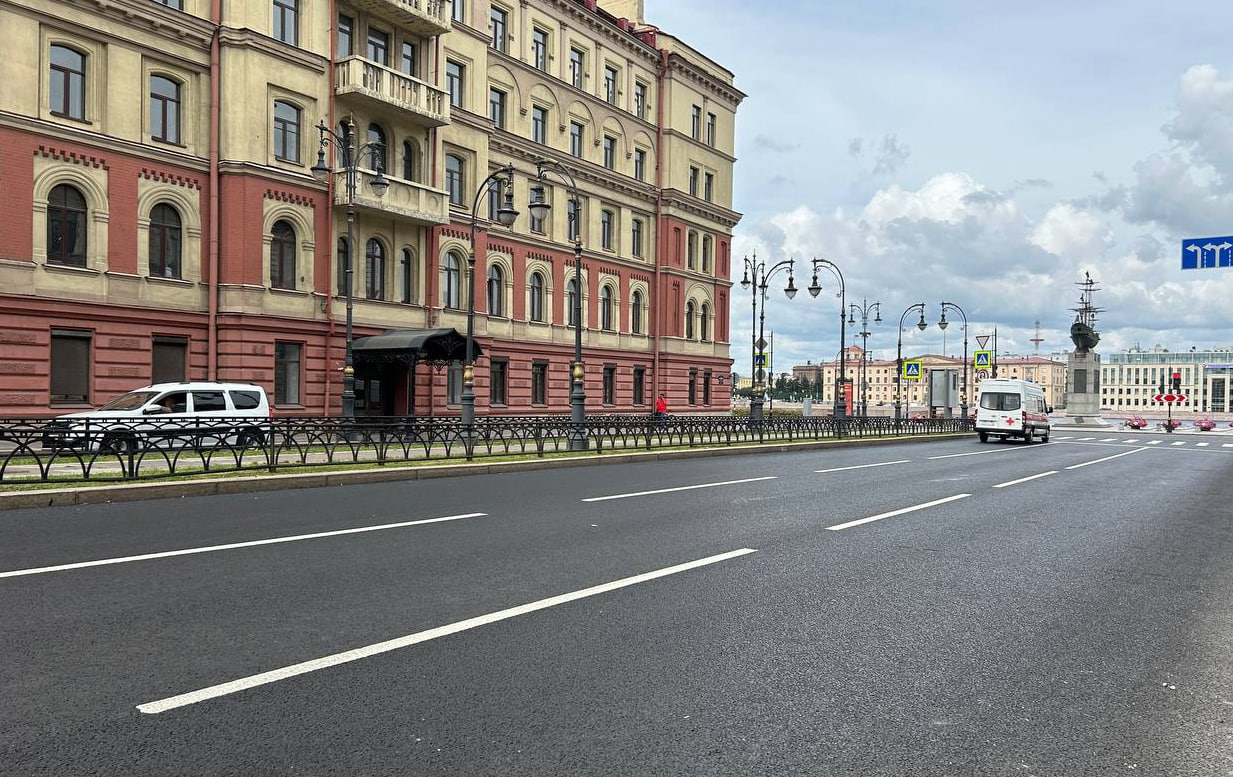 На проспекте Чернышевского в Петербурге обновили 10 тысяч «квадратов» асфальта