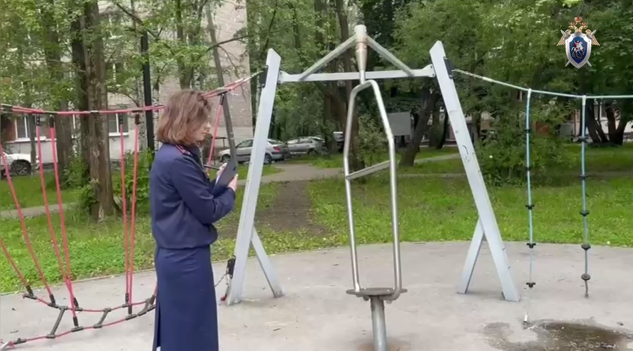 Уголовное дело завели после нападения мужчины на ребенка на улице Космонавтов в Петербурге
