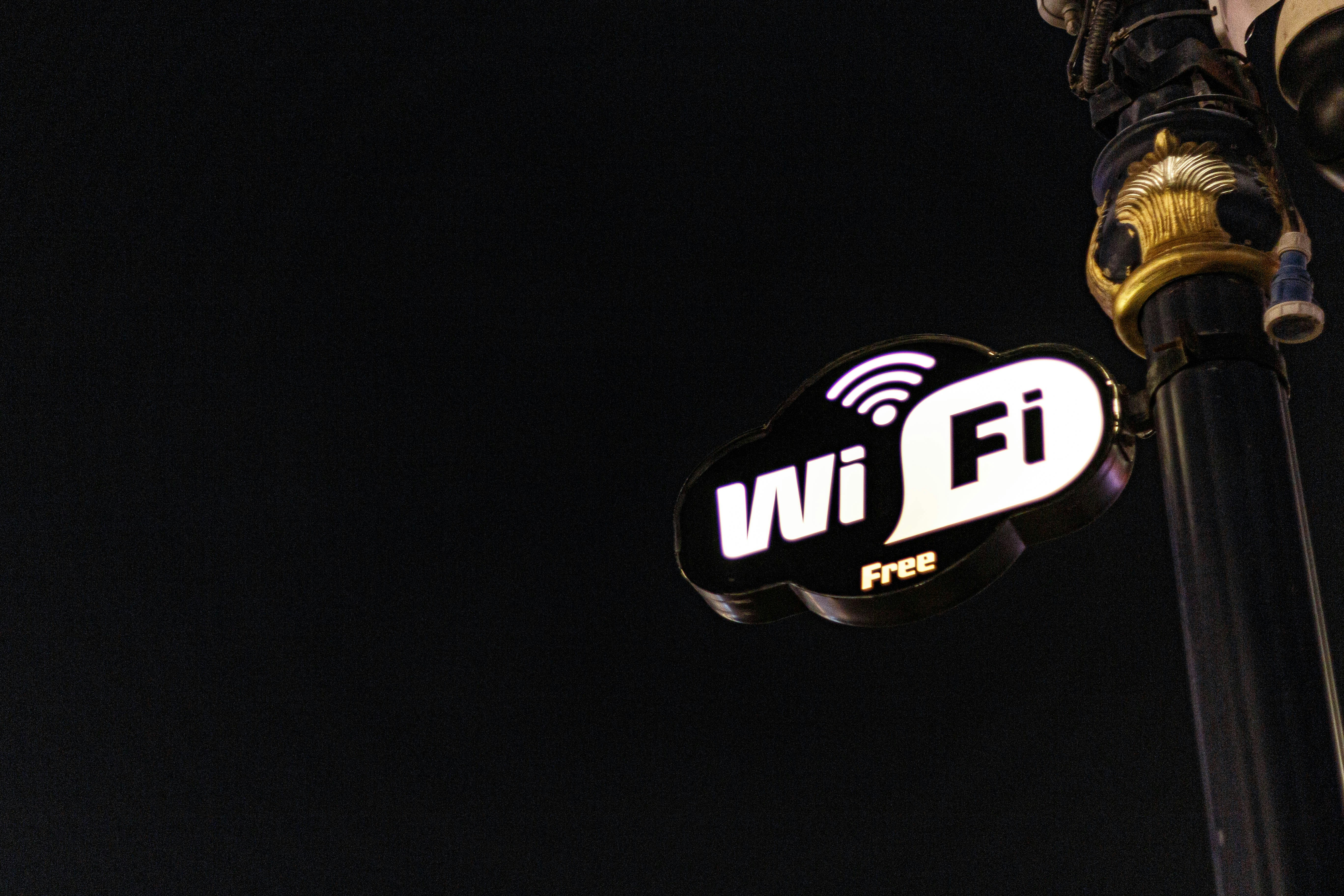 Смольный работает над созданием бесплатного Wi-Fi по всему городу