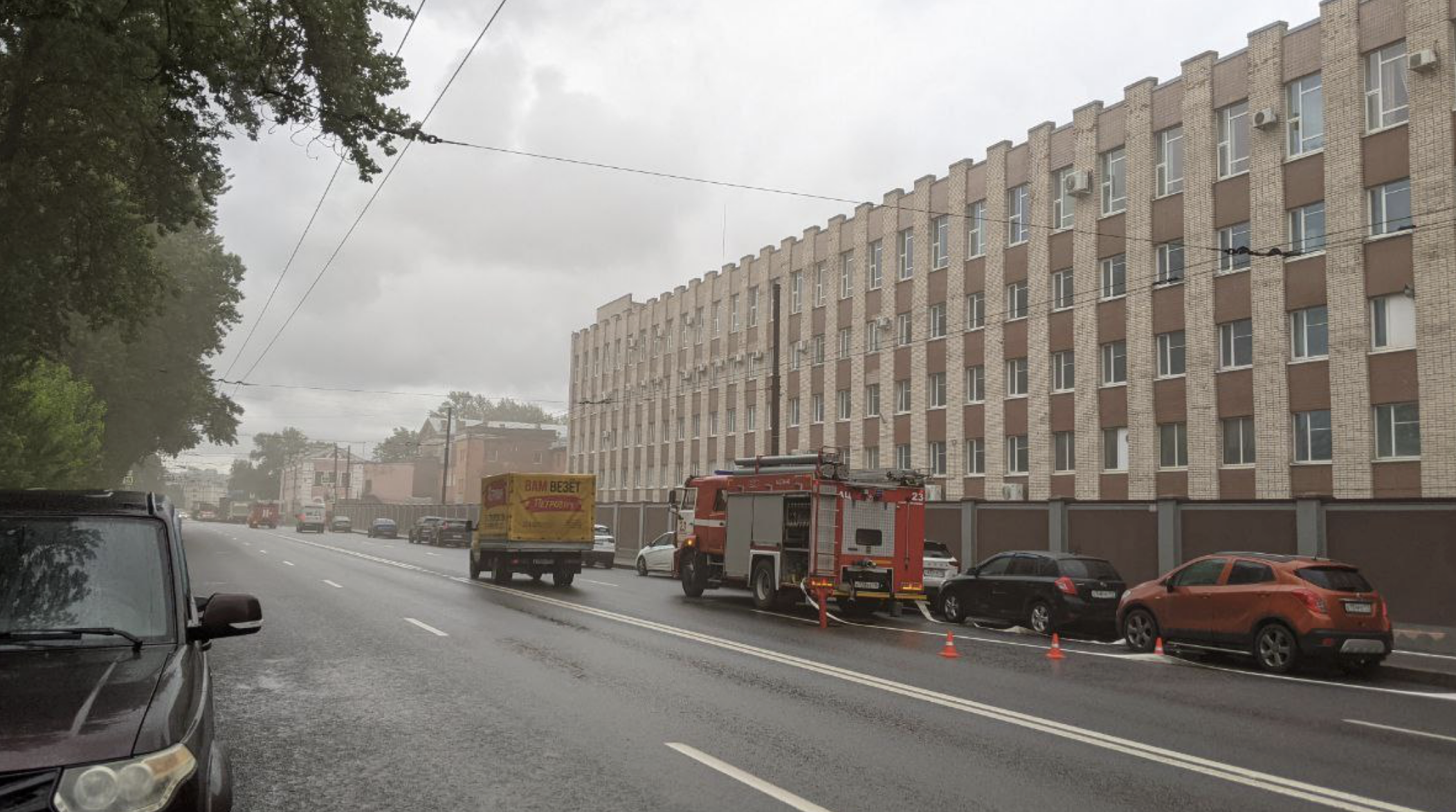 Роспотребнадзор взял пробы воздуха после пожара на Арсенальной улице в Петербурге