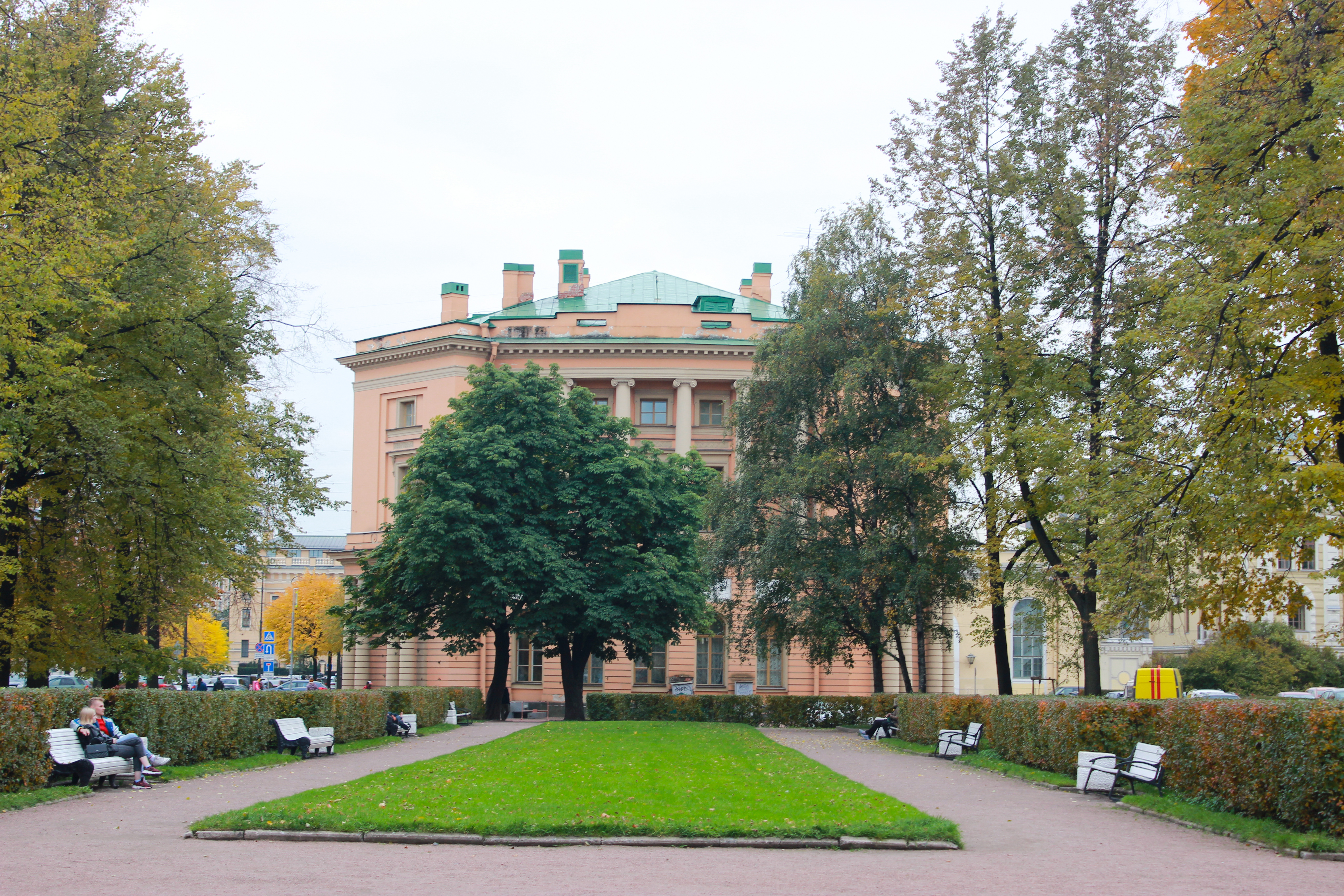 Петербург 8 июня ждут грозы и дожди при +22°C