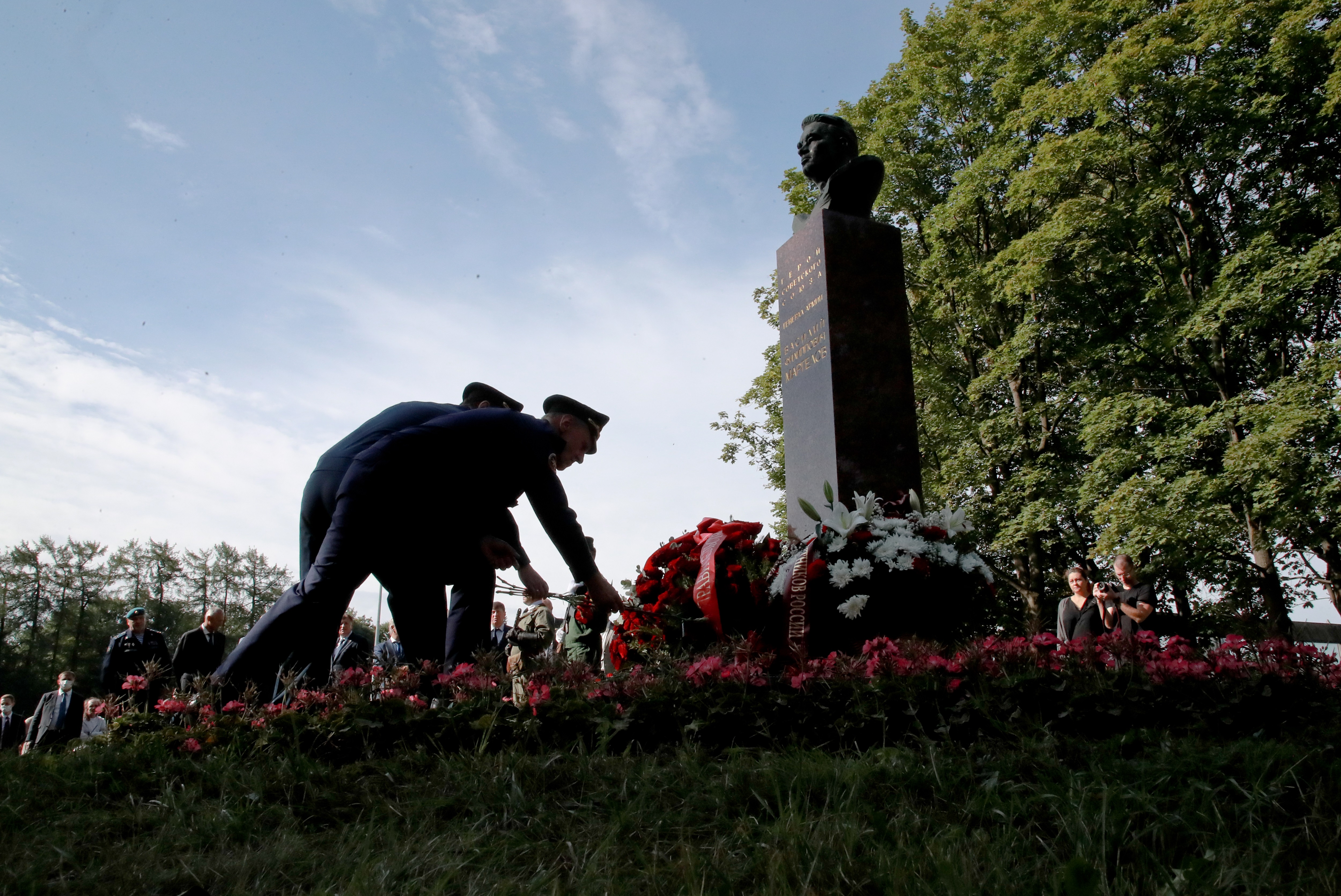Смольный поздравил десантников Петербурга с Днем ВДВ