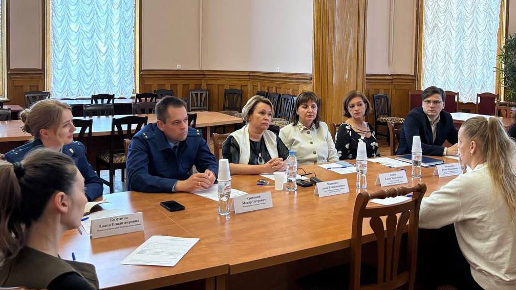 Прокурор и детский омбудсмен помогли семьям с правовыми проблемами