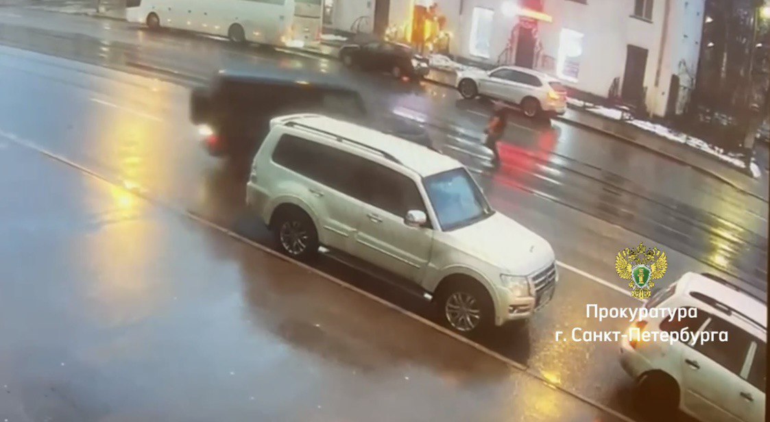 Петербуржца будут судить после смерти женщины под колесами его иномарки на Энгельса