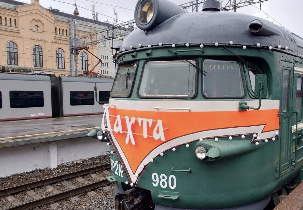 Дополнительный ретропоезд «Лахта» запущен в поддержку фестиваля «Дым над водой»