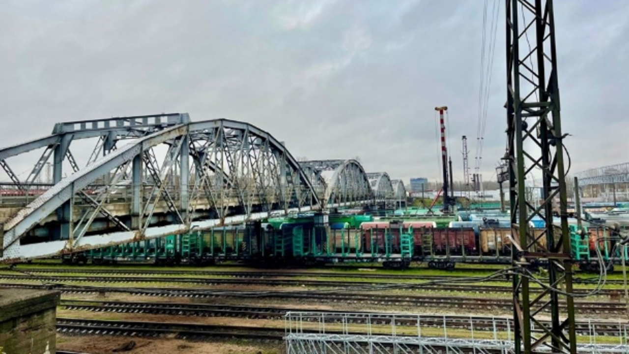 Движение по Фарфоровскому мосту в Петербурге закрыли почти на два года