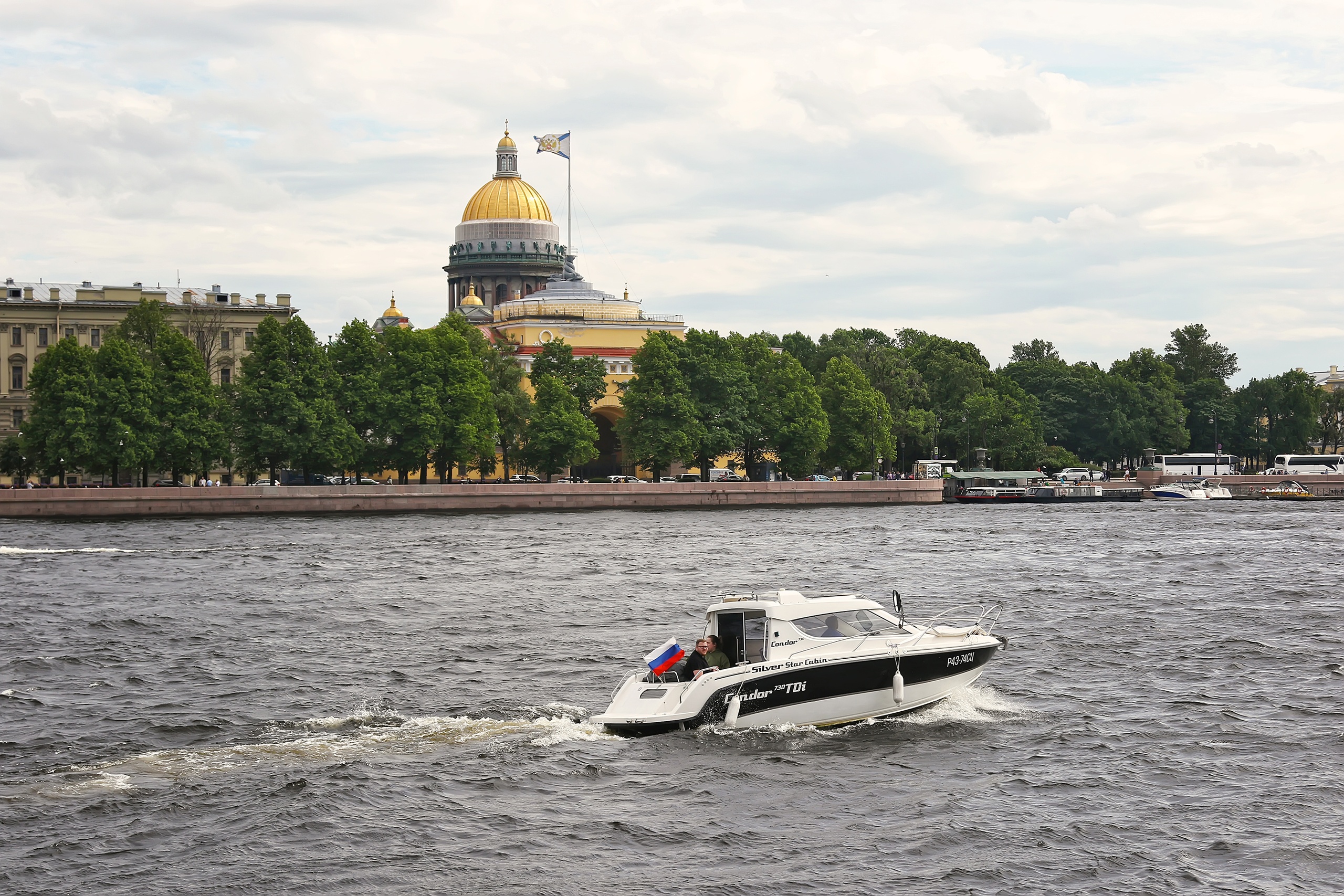 День города без салюта: Петербург отмечает 322-летие скромно, но со вкусом