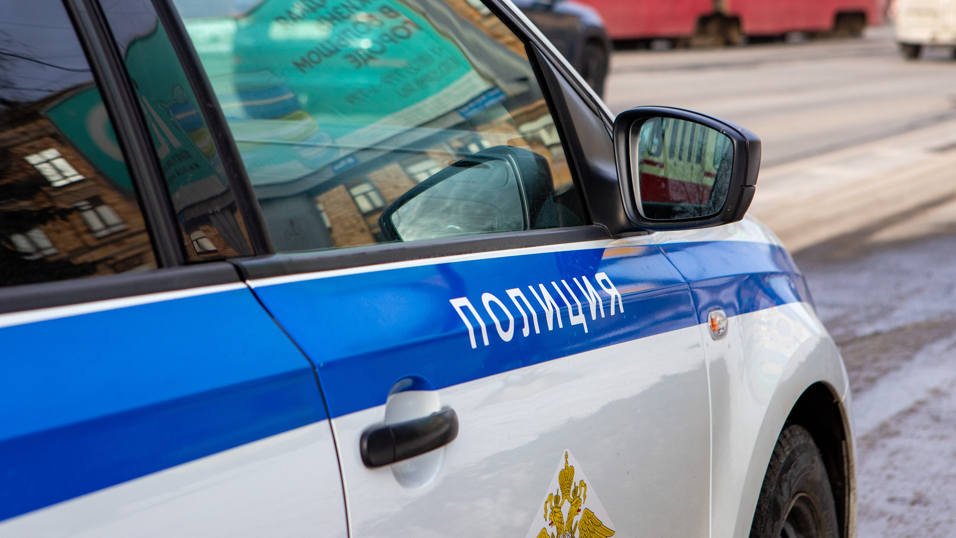 Два уголовных дела завели после угона машины и кражи со взломом квартиры петербуржца