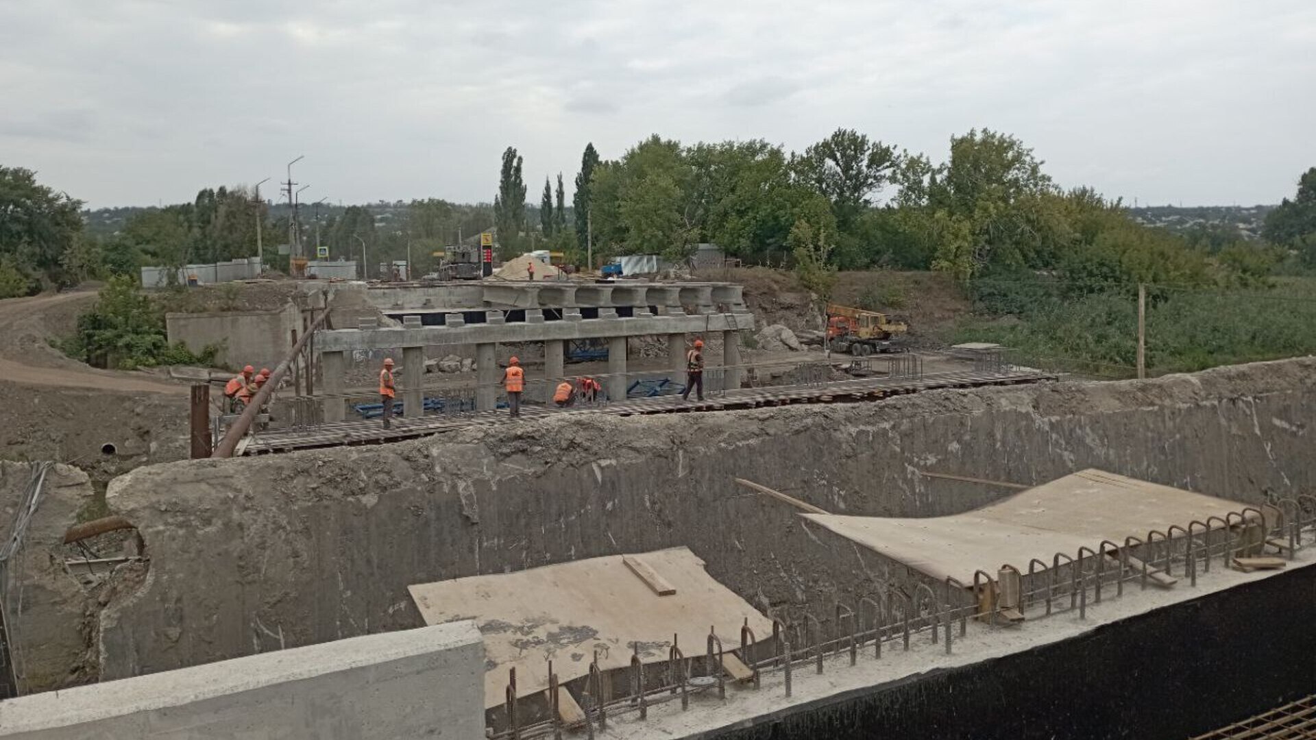 Капитальные работы на новом мосту в Луганске планируют завершить в сентябре 20205 года