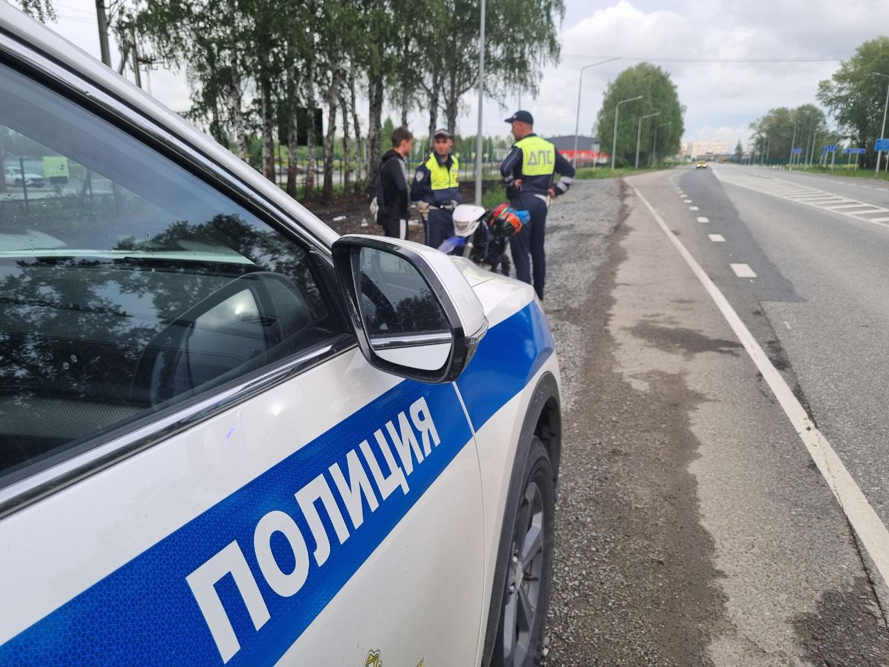 Водитель в Петербурге сбил пешехода, перебегавшего дорогу в неположенном месте