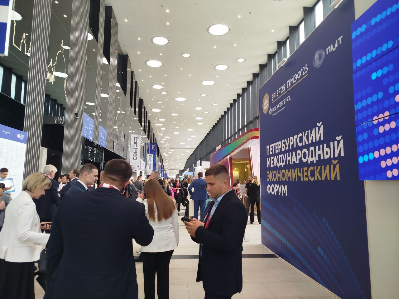 Победа и традиции: стартовал первый день ПМЭФ-2025