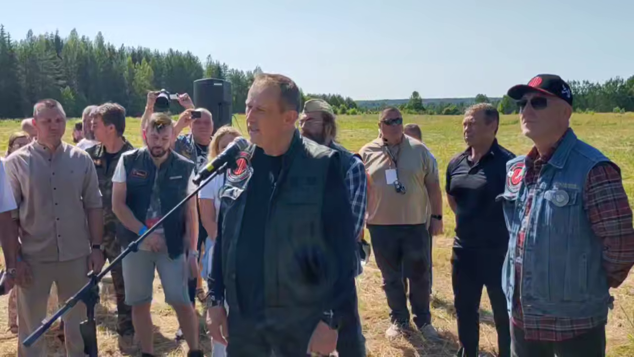 Байкеры и губернатор Дрозденко открыли мемориал «МотоПарк Мира» на поле Пасхина