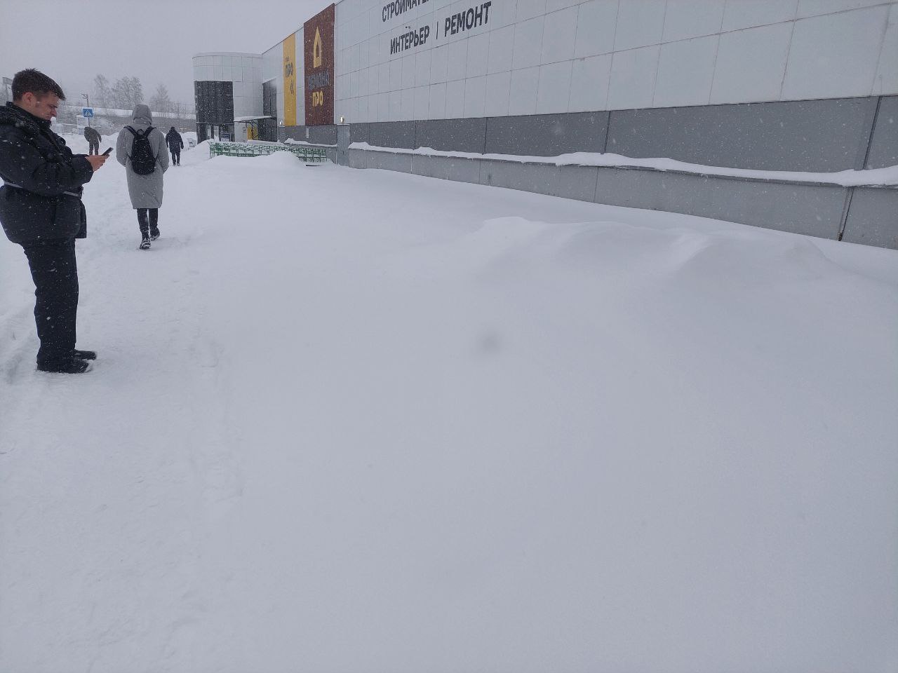 Снег в Петербурге будут убирать за 107 миллионов рублей