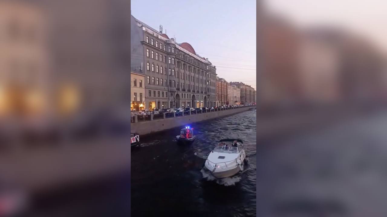 Пассажиров прогулочного теплохода на Мойке спасли неравнодушные граждане