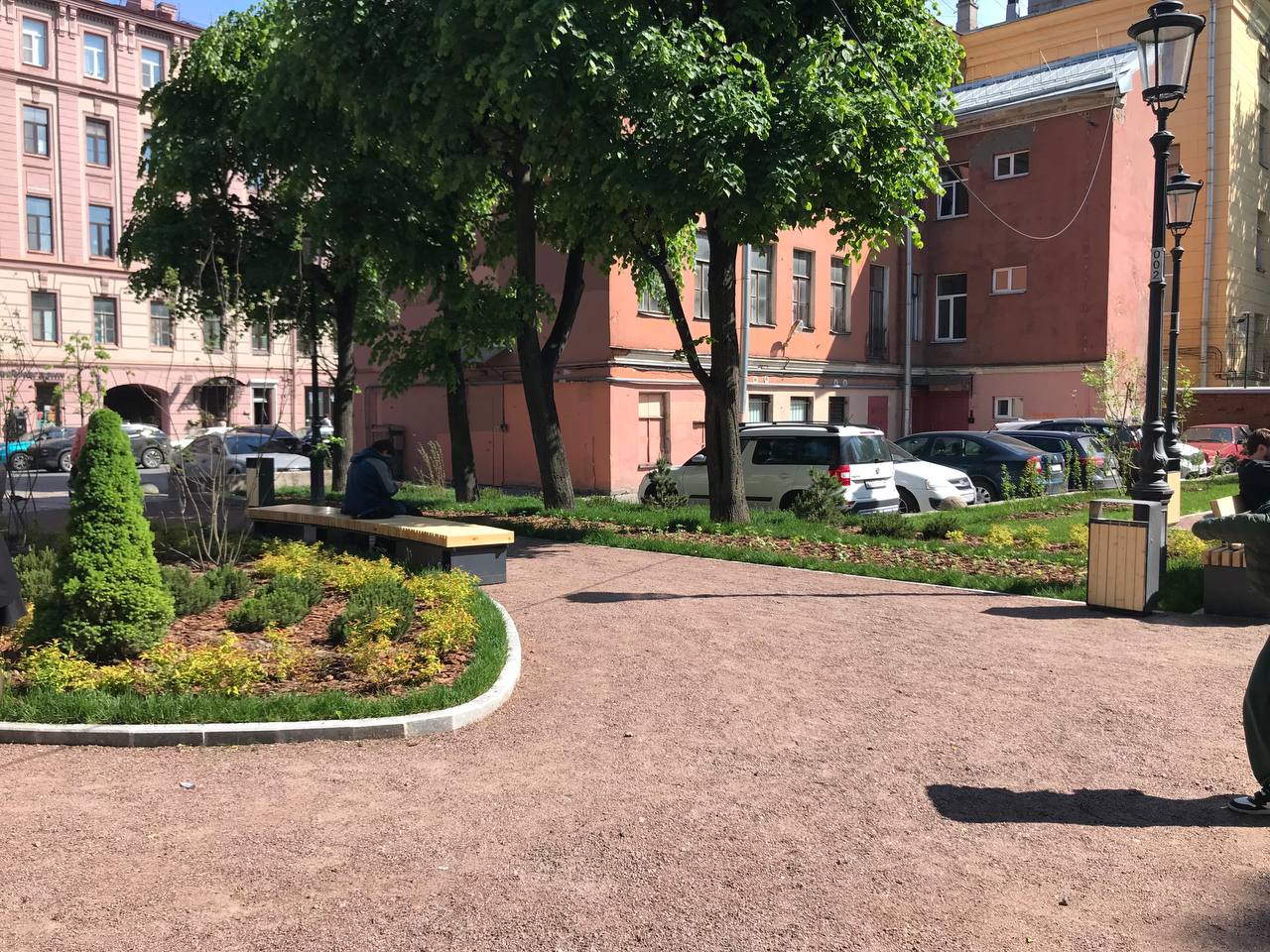 Сквер на улице Некрасова в Петербурге открыли раньше срока