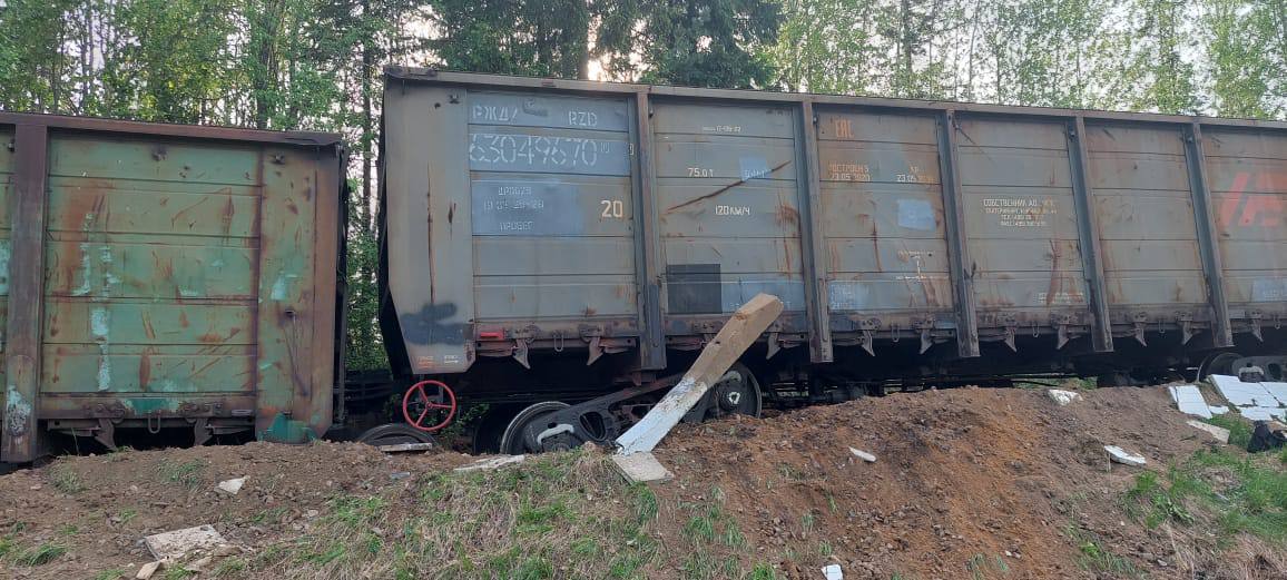 Поезд из Петербурга задержан из-за схода тепловоза в Сыктывкаре