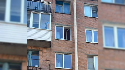 Следователи Петербурга расследуют сразу два смертельных случая падения детей из окон за день