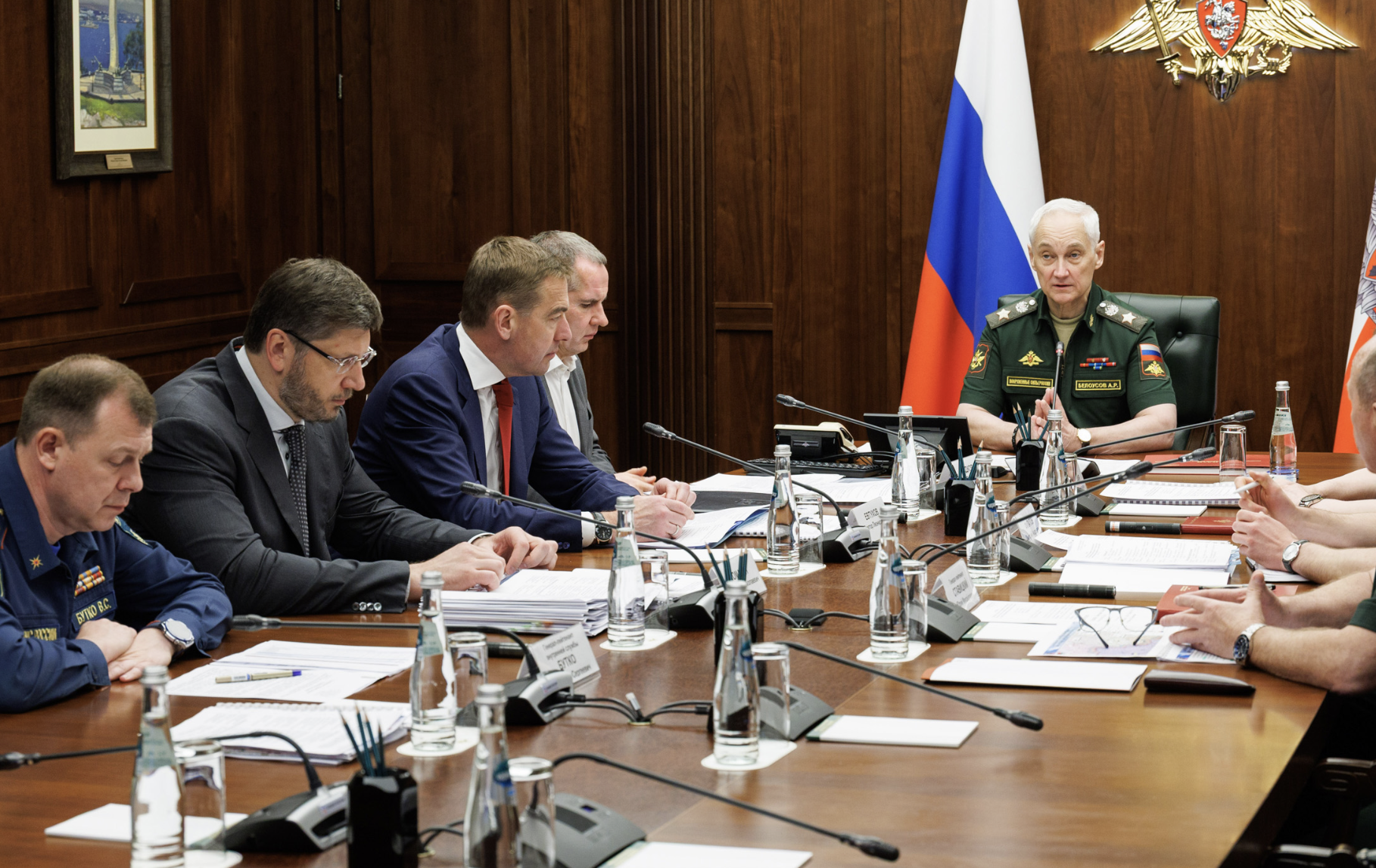 Замглавы Минобороны поздравил выпускников академии МТО в Петербурге