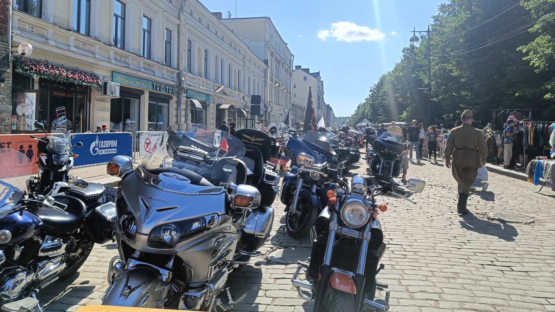 Байкеры начали построение на мотопарад «До Государственной границы» в рамках фестиваля «Балтик Ралли»