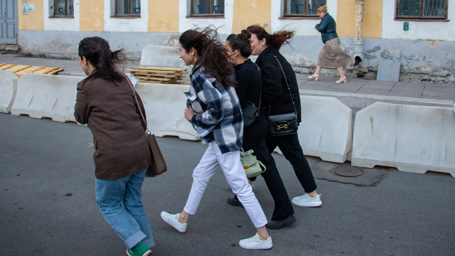Петербург накроют ливни и сильные ветры до 17 м/с