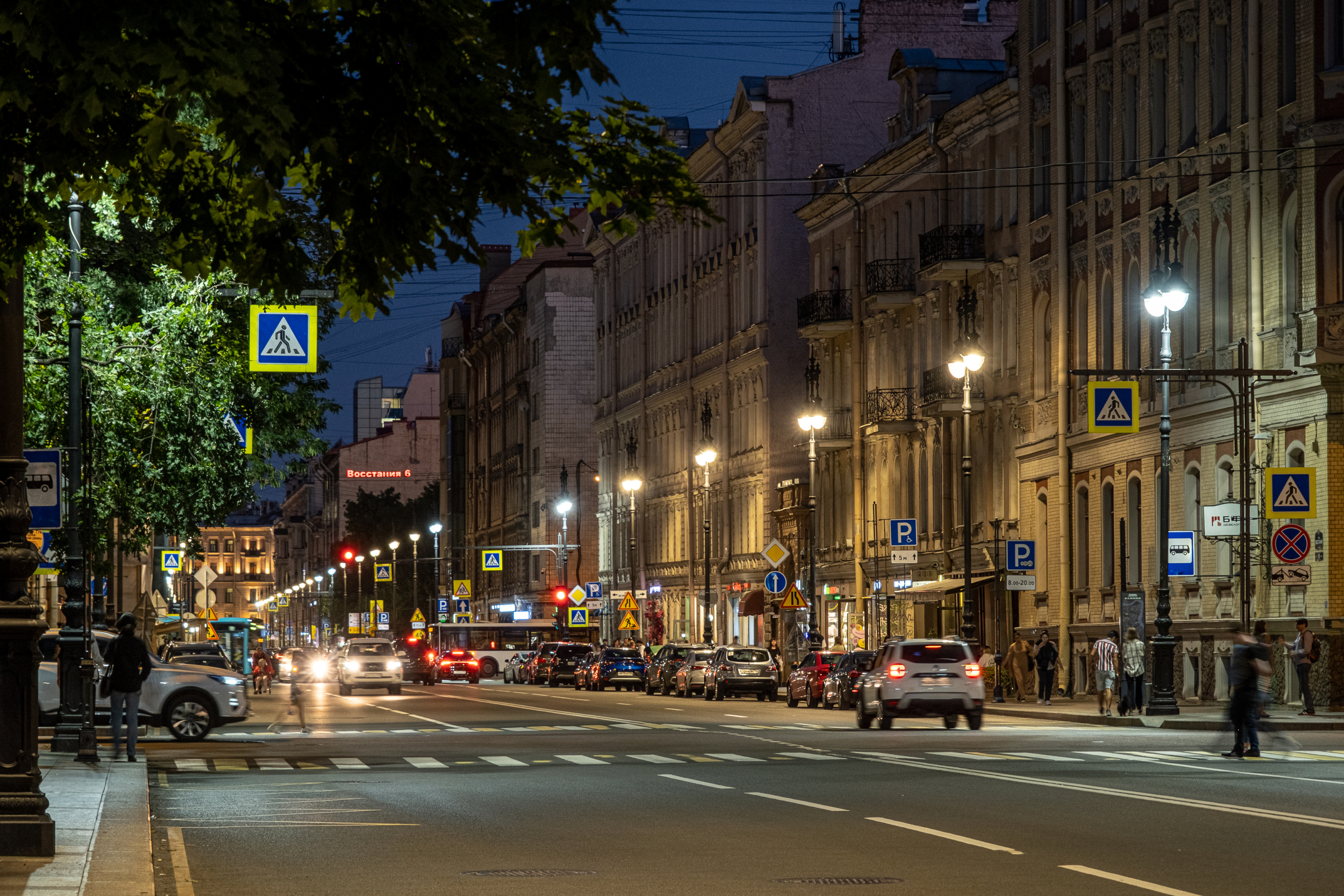 Реконструкция освещения на улице Восстания в Петербурге обойдется в 132 млн рублей