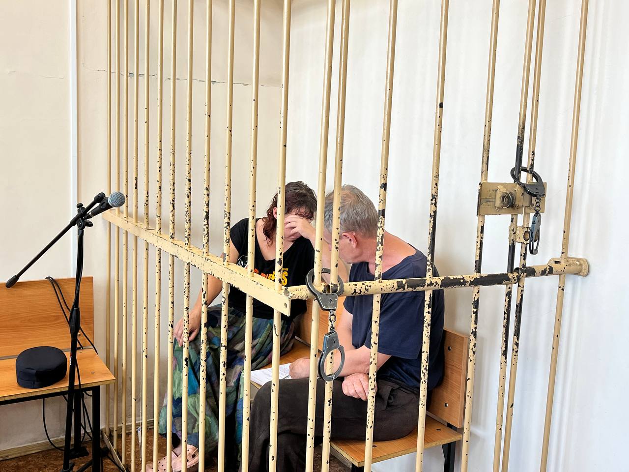 Суд заключил под арест пару, которая сожгла в бочке тело убитого ребенка