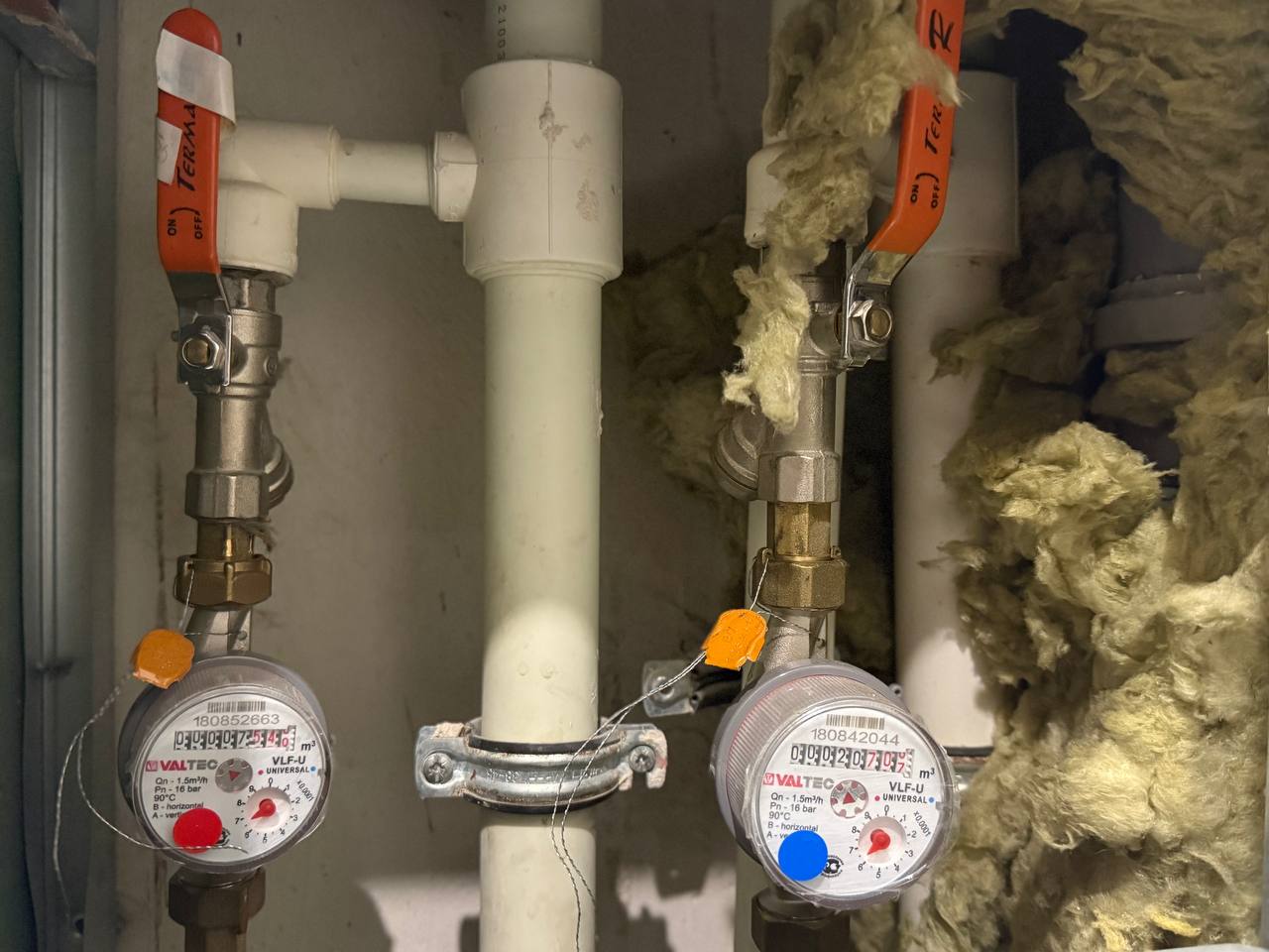 Счётчики или двойной платёж: Петербуржцев предупредили, что за холодную воду без приборов учёта придется платить вдвое больше