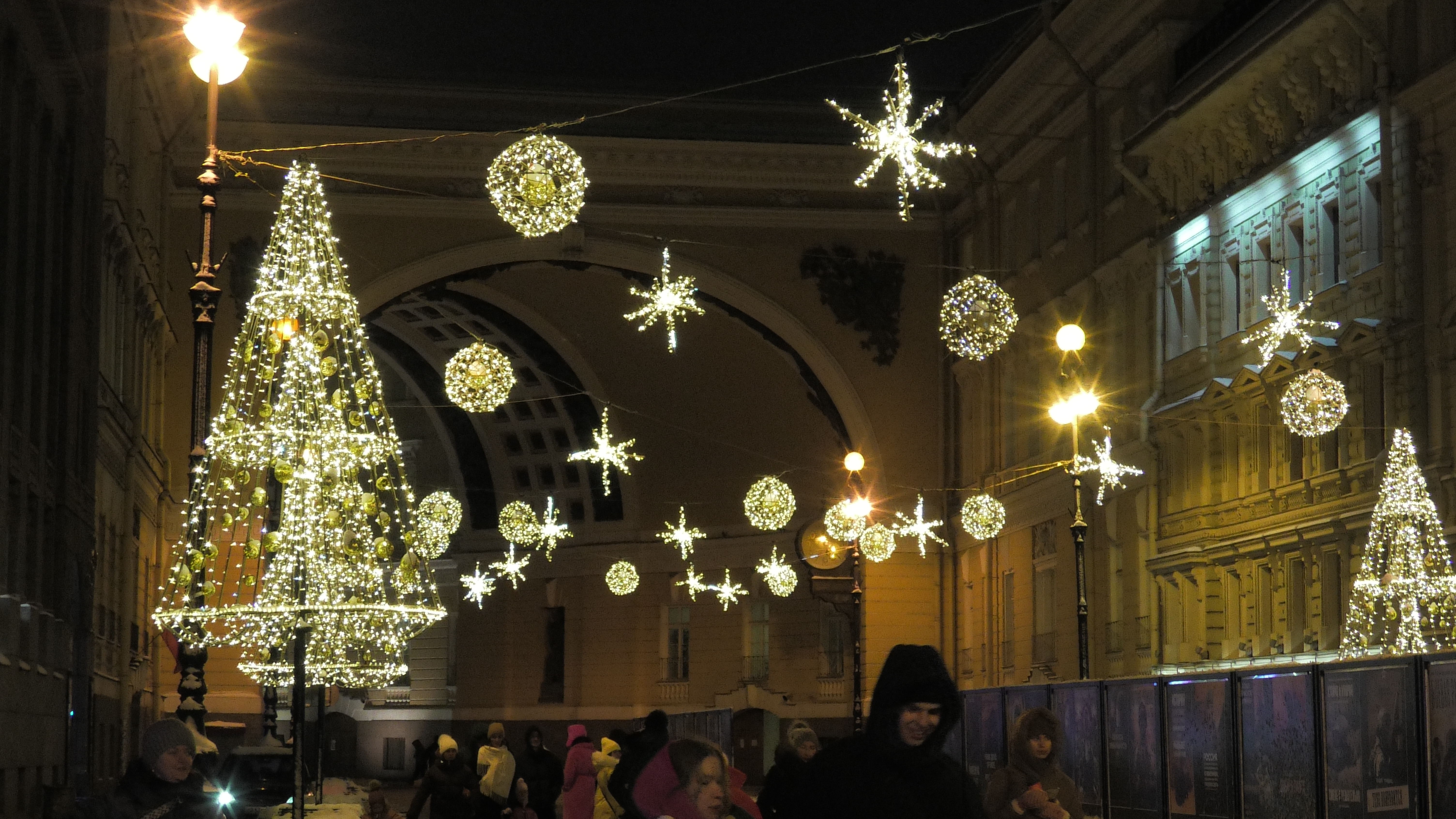 Смольный анонсировал  новогоднюю программу для Петербурга