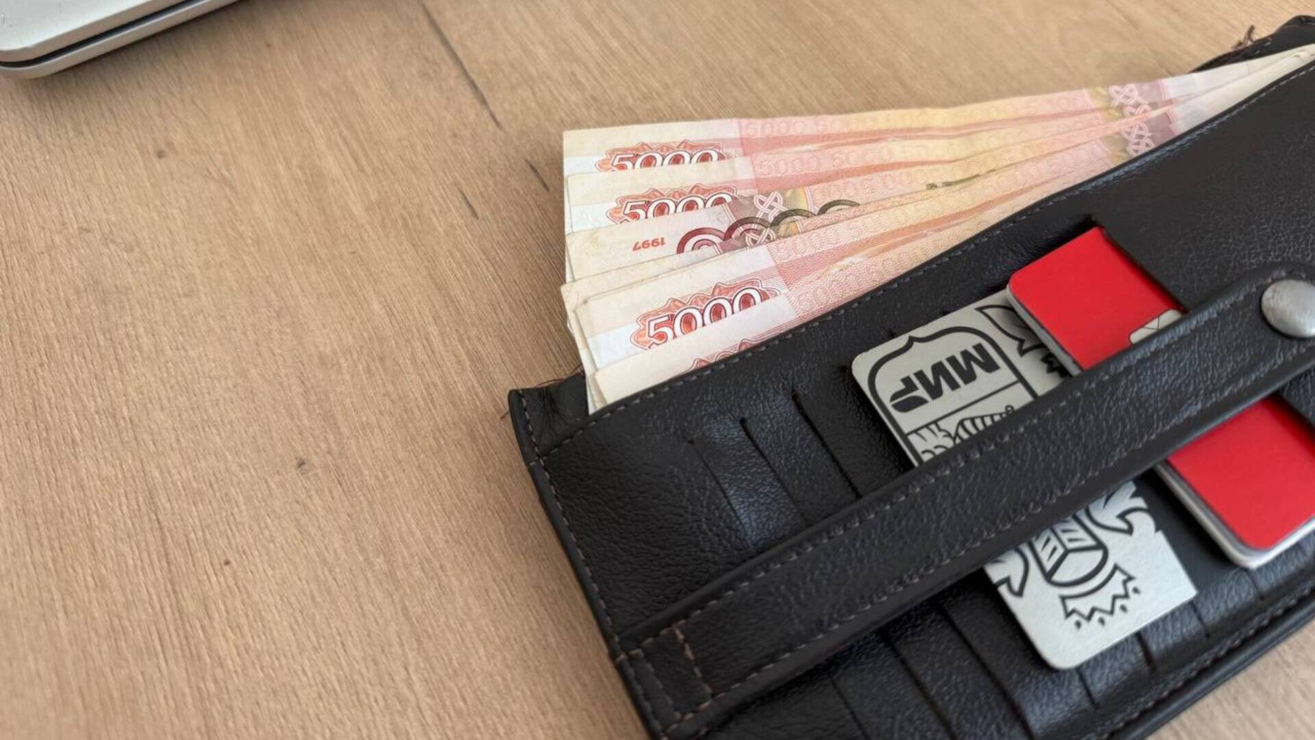 Средняя зарплата в Петербурге выросла почти до 116 тысяч рублей