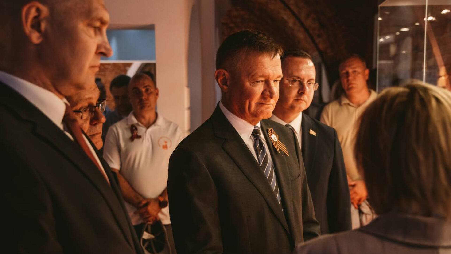 Дрозденко прибыл на похороны Старовойта на Смоленском кладбище