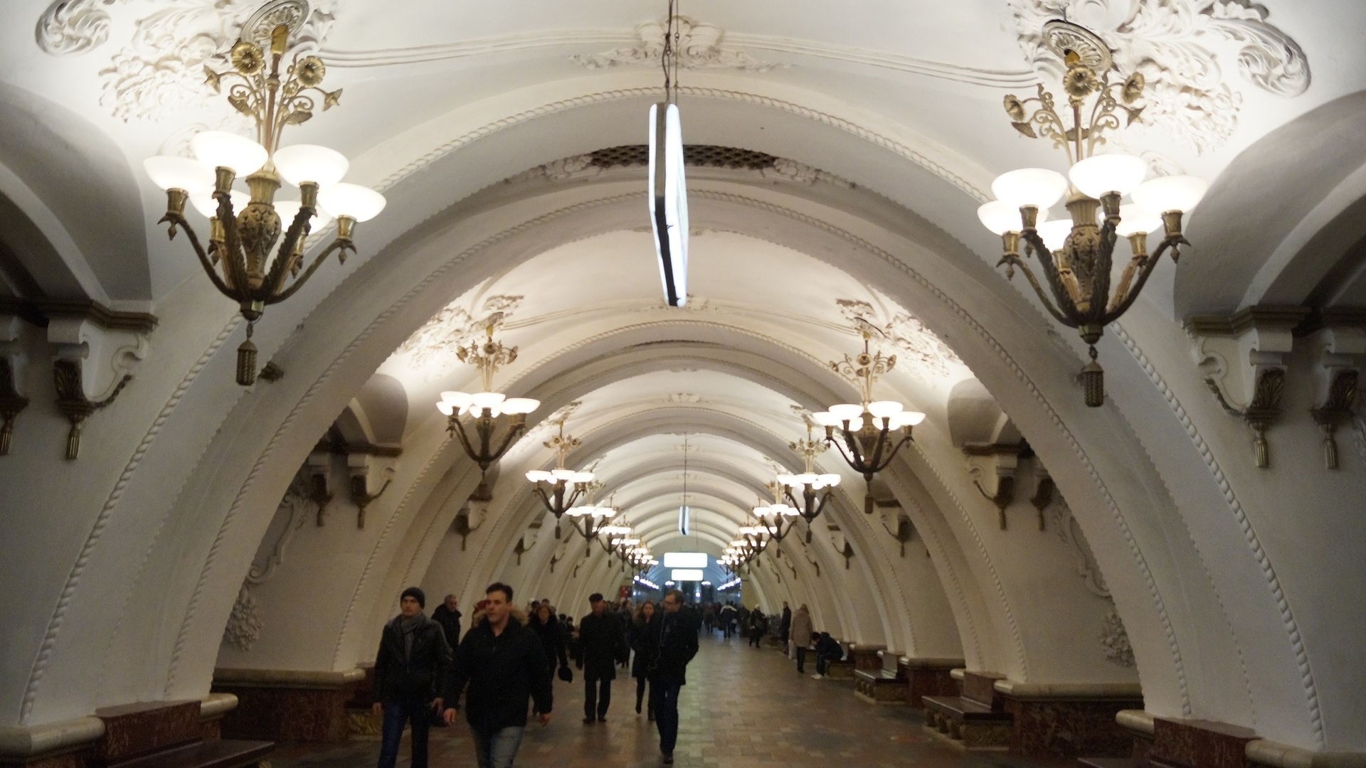 Московский метрополитен пытается отсудить у петербуржца почти 500 тысяч рублей