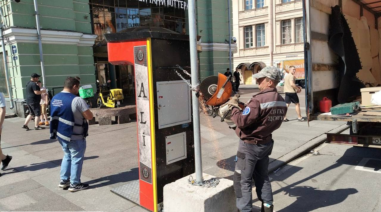 Рядом со станциями метро в Петербурге убрали нелегальные игровые автоматы