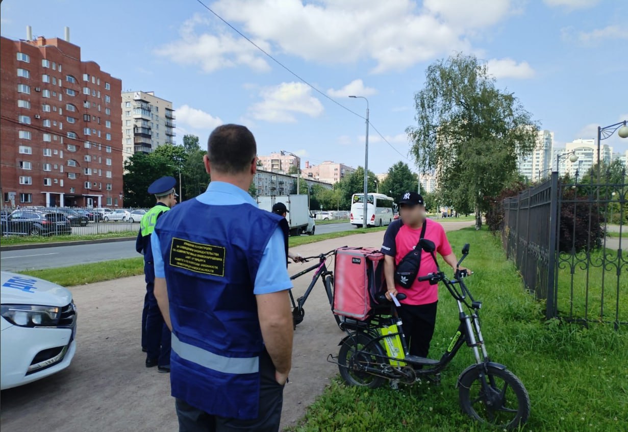 Усиление контроля за курьерами: в Петербурге за сутки выявлено более 30 нарушителей