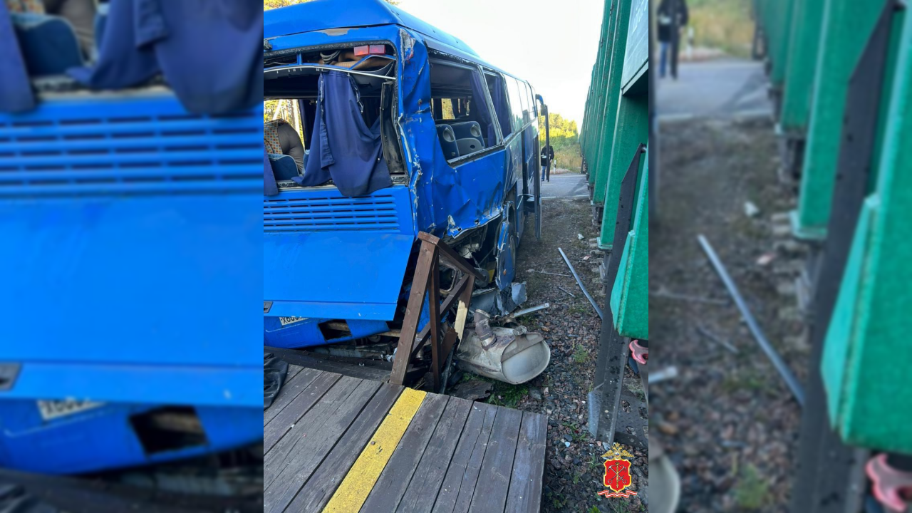 Уголовное дело возбудили после смертельного столкновения туристического автобуса и поезда под Лодейным Полем