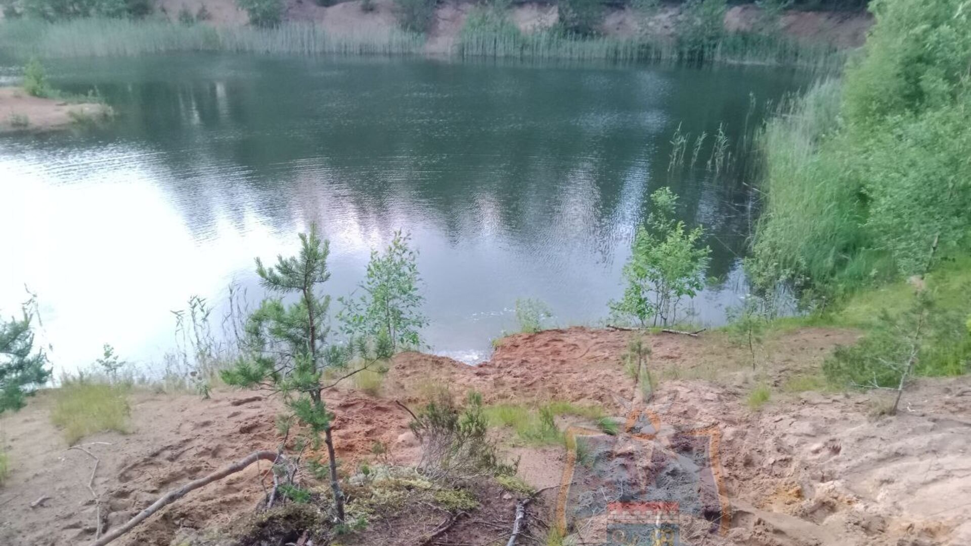 Спасатели вытащили из воды тело несовершеннолетнего в Ленобласти