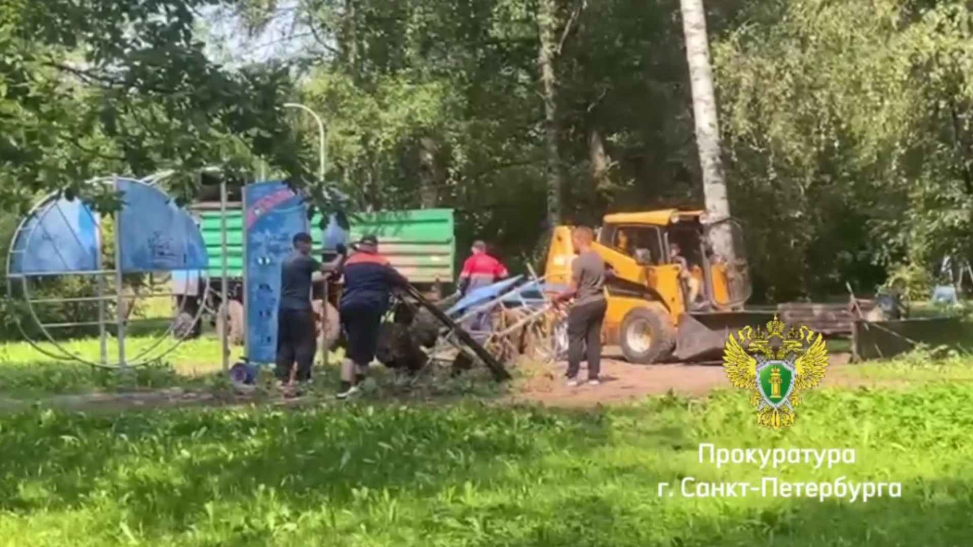 Опасную детскую площадку на проспекте Энергетиков демонтировали после травмирования ребенка