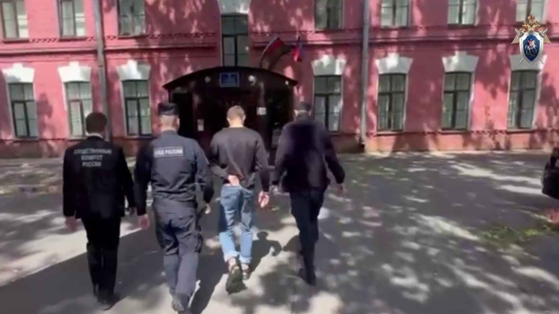 Уголовное дело завели на мужчину, ударившего подростка бутылкой по лицу на Каменоостровском в Петербурге