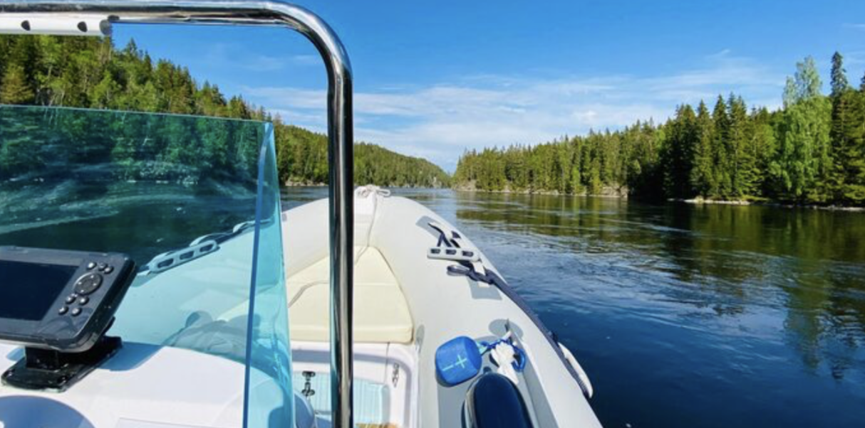 «Морская почта» впервые заработала на катамаране в Кронштадте