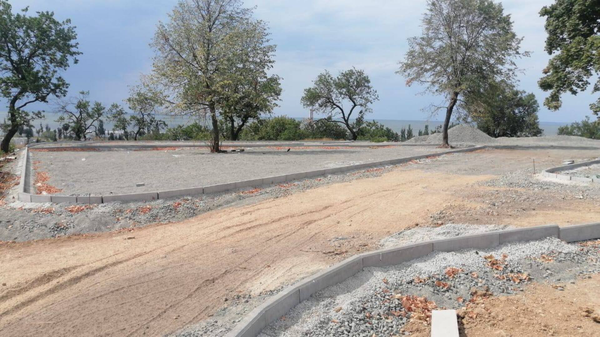 Компания из Петербурга начала благоустраивать новое общественное пространство в Мариуполе